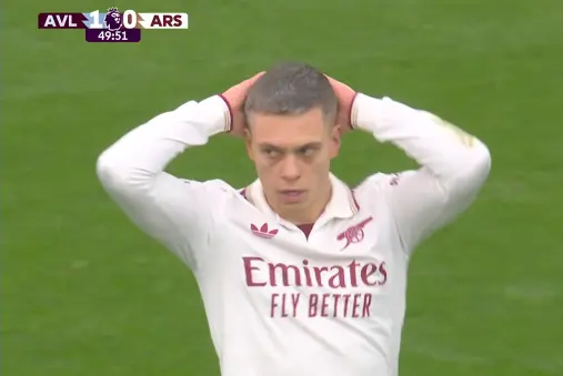 [Highlights] So close! Odegaard curls from the edge to the far post, Trossard's first-time strike just wide