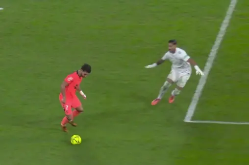 [Highlights] Still in form! Ferran cuts inside and fires a low shot, saved by the goalkeeper