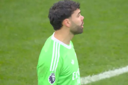 [Highlights] A one-man stand! Watkins receives through ball, cuts past defender, low shot saved by Raya's diving stop