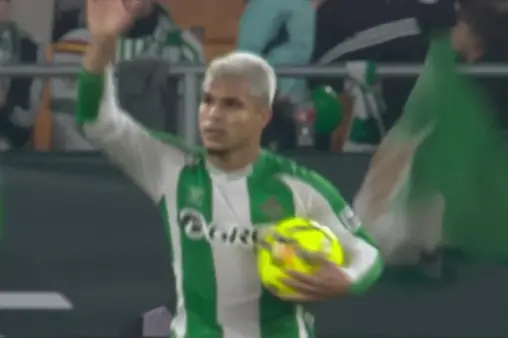 [Goal] End-to-end battle! Koundé foul leads to penalty, Cuadrado converts easily