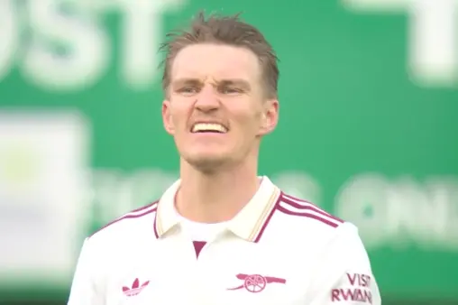 [Highlights] Odegaard's consecutive dribbles create angle for low shot, Martinez easily holds the ball