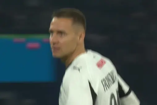 [Highlights] Almost an early goal! Vitinha's pass error leads to Frankowski's chip just over the bar