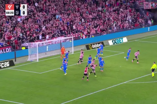 [Highlights] Struggling to break the deadlock! Aitor Paredes heads over the bar from a corner