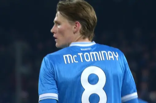 [Highlights] A warning shot! McTominay's direct free kick drifts just wide