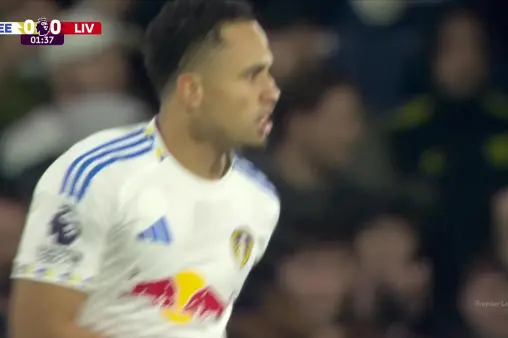 [Highlights] A warning shot! Okafor receives the ball and fires a left-footed low shot just wide