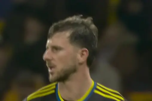 [Goal] Ghostly movement! Mount makes a sharp run and slots home to extend the lead