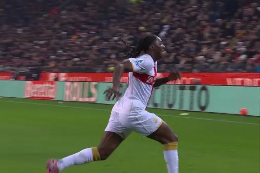 [Goal] Take the lead again! Norton-Cuffy follows up at the far post and slots home