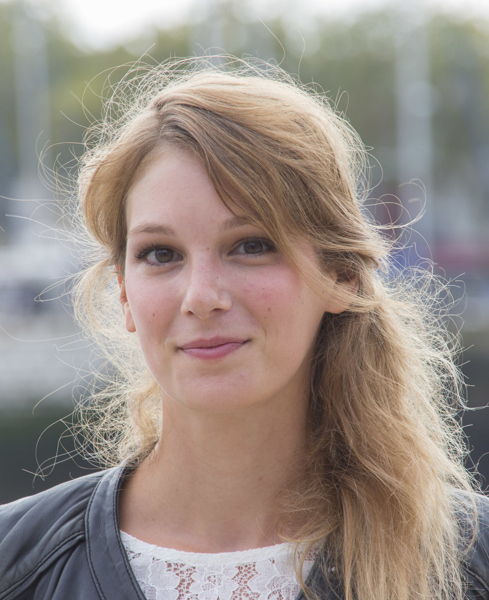 actor Emilie Piponnier large photo