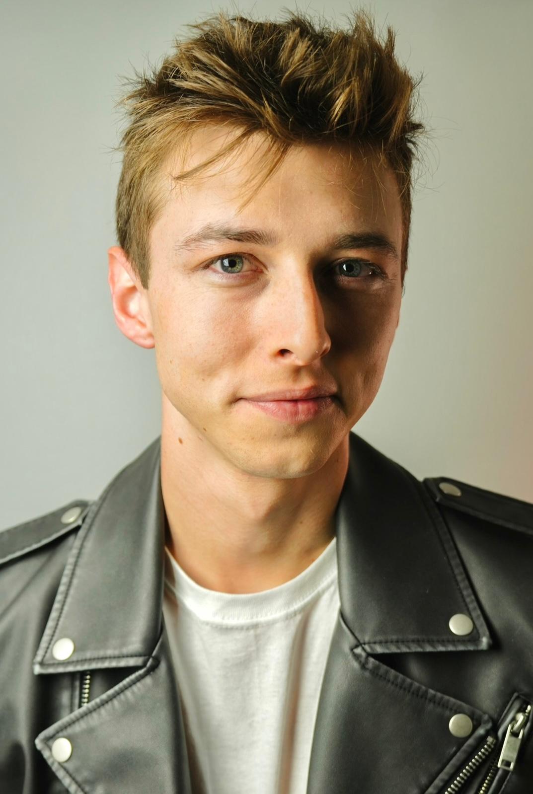 actor Alec Dean Boeschen large photo