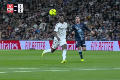 [Highlights] Vinicius' low shot saved by Radu, Mbappe fails to reach for rebound