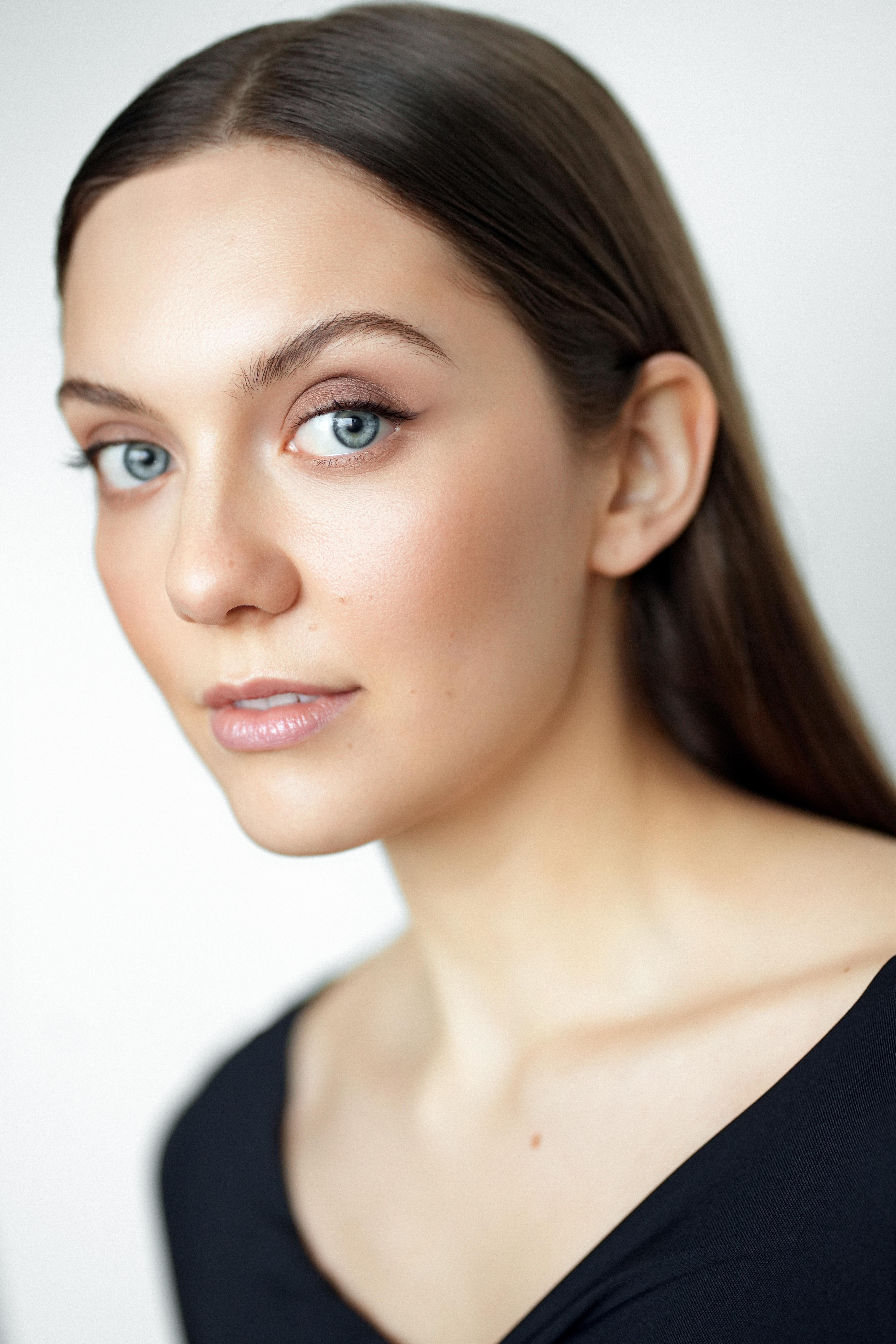 actor Bryn Brouwers large photo