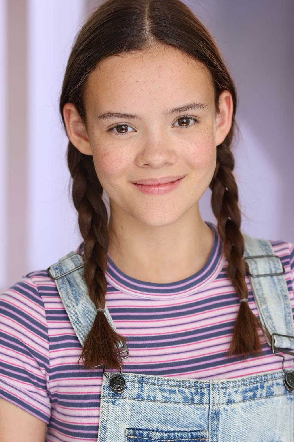 actor Lilly Thomas large photo