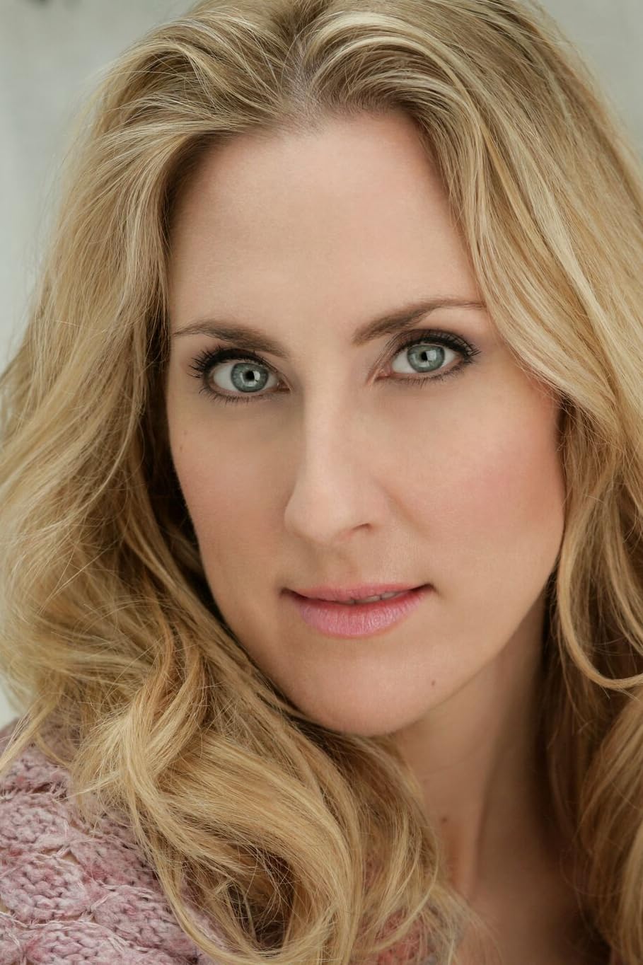 actor Liz McKendry large photo