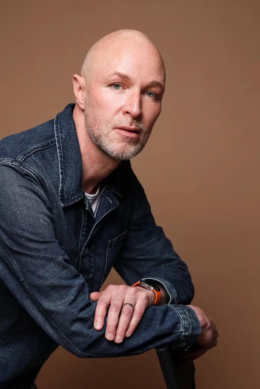 actor Thom Hecht large photo