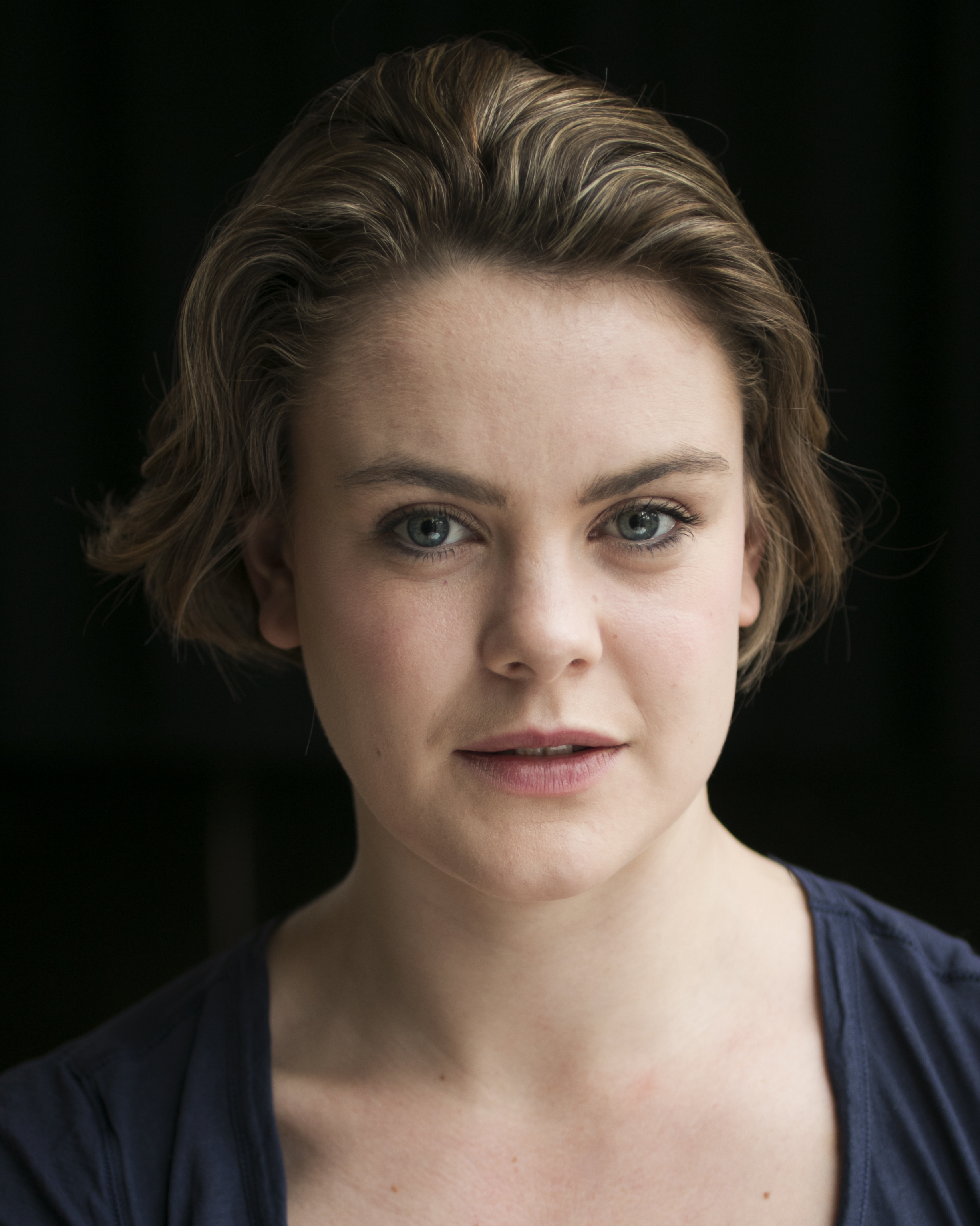 actor Molly Hanson large photo