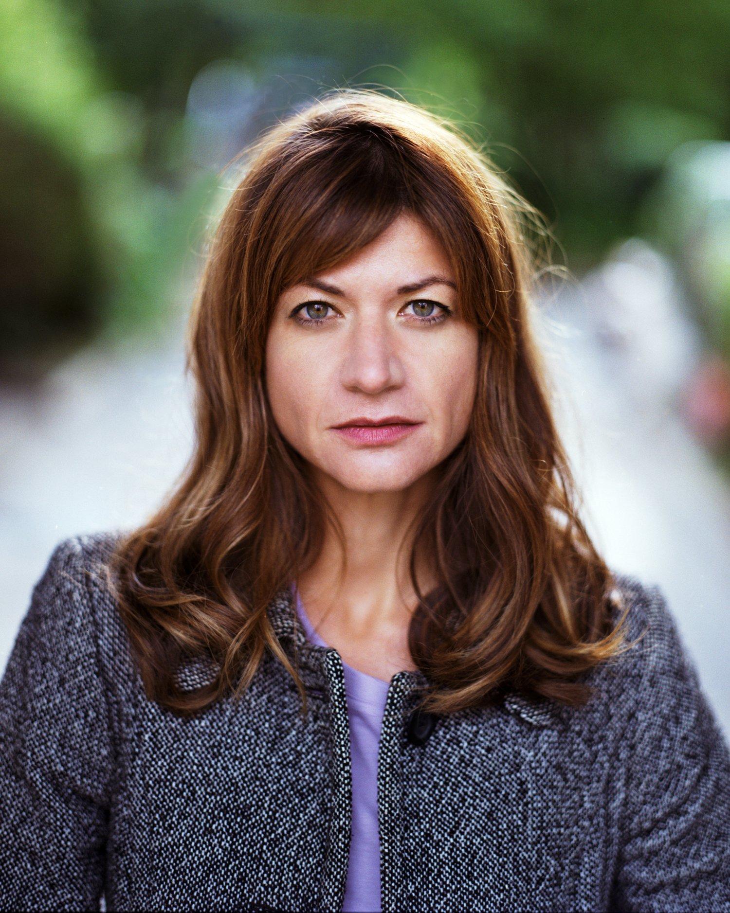 actor Julia Rosa Peer large photo