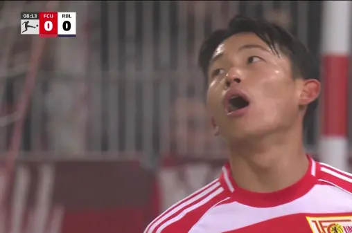 [Highlights] Getting a feel! Jung Woo-young's long-range shot from outside the box flies over the crossbar