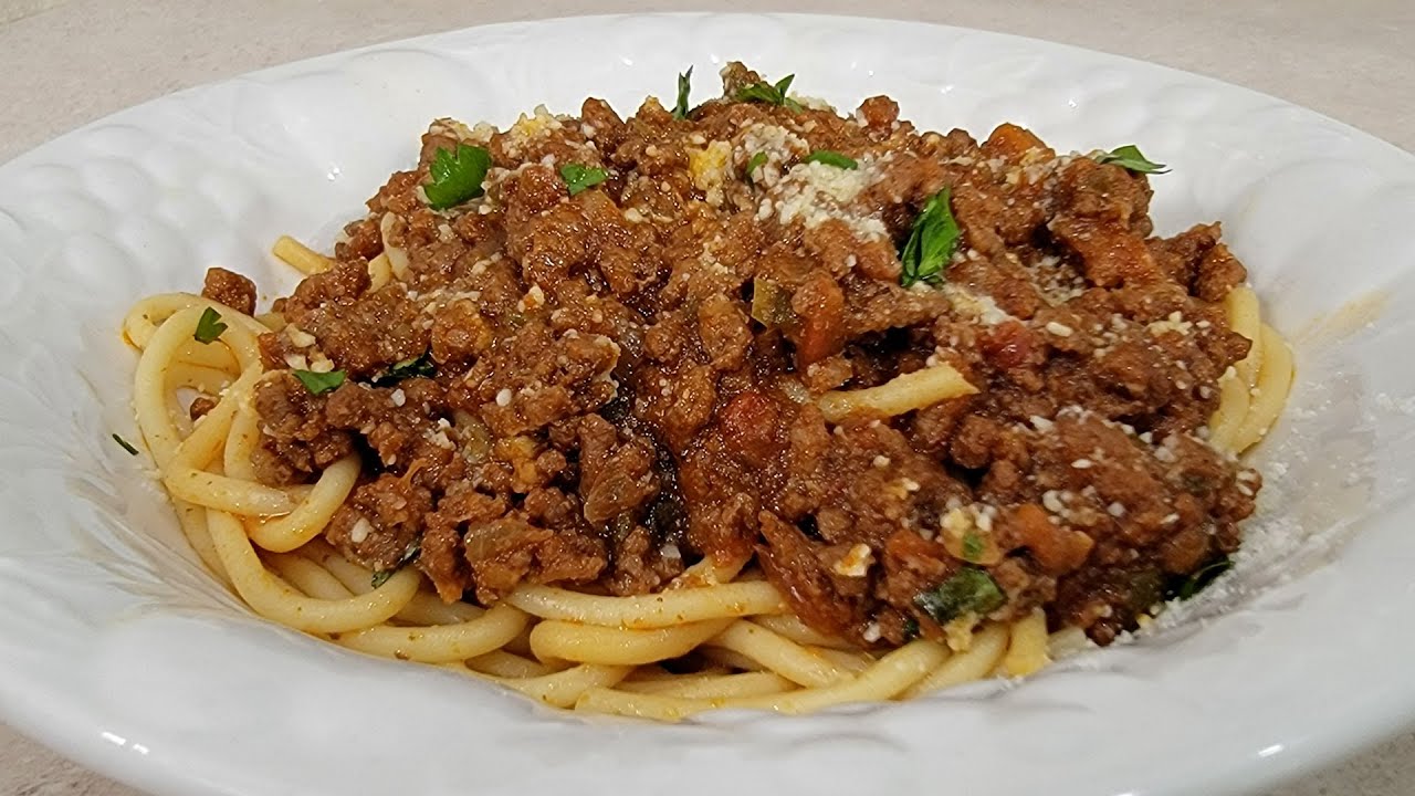 My Brazilian Style Spaghetti Meat Sauce Recipe. Delicious! background