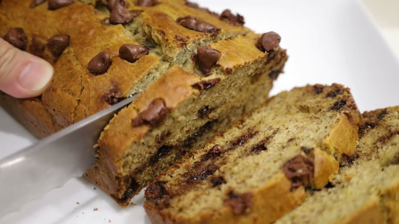 Simple Homemade Banana Bread with Chocolate Chips | Moist Banana Bread