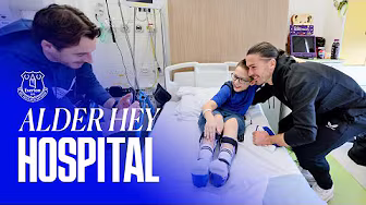 Everton squad make their special annual Christmas visit to Alder Hey Children's Hospital. 💙🎄