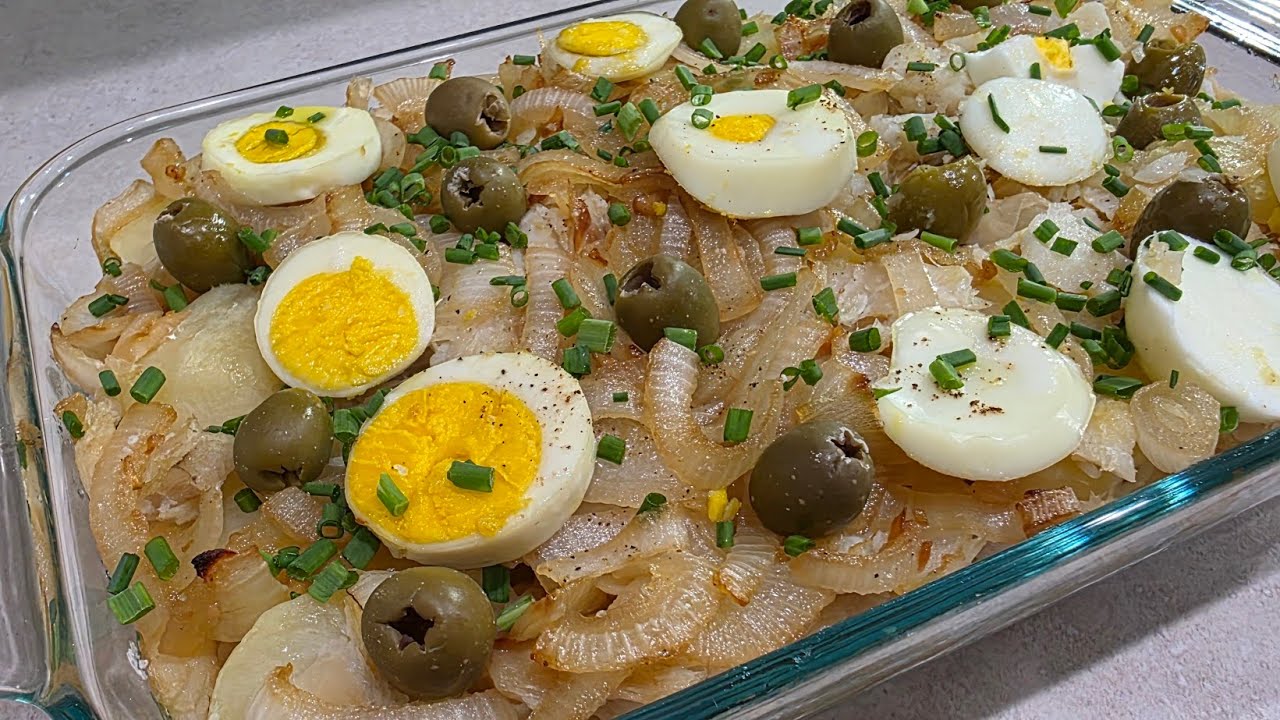 Portuguese Cod and Potatoes. Bacalhau a Gomes de Sá recipe background