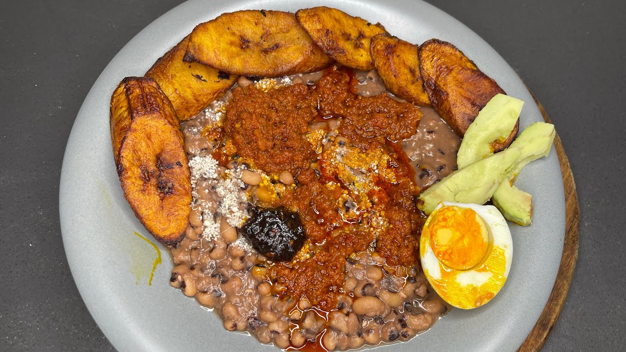 Let’s Make Gobɛ | Beans, Fried Riped Plantain & palm oil sauce | popular Ghanaian street food |