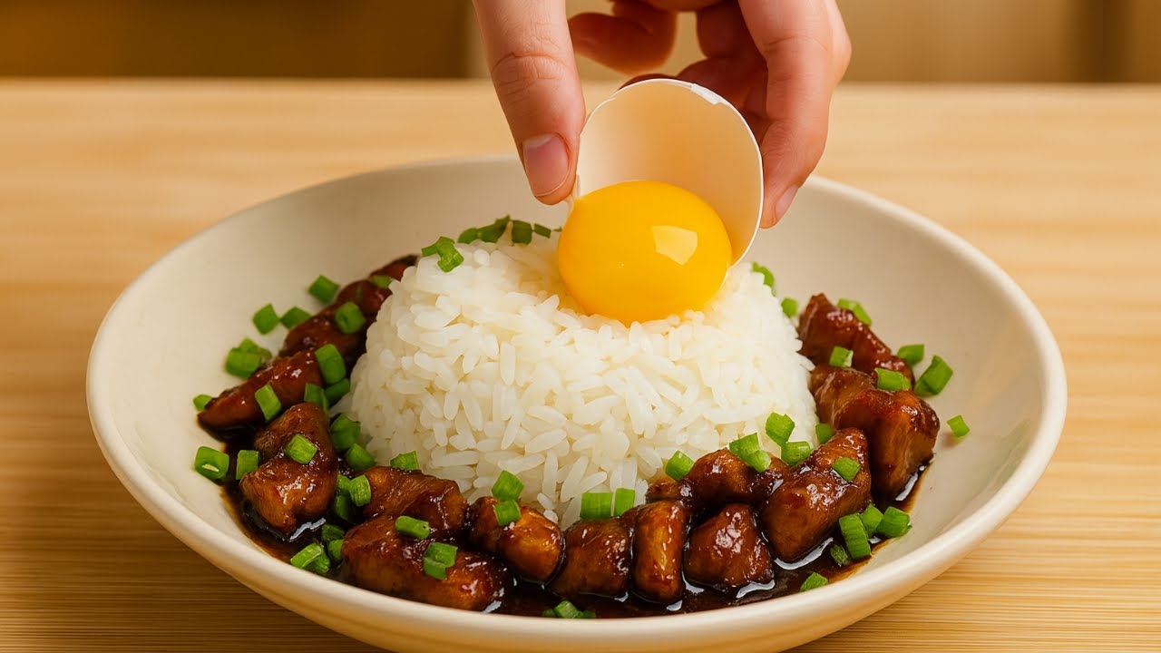 My Favorite Japanese Pork Bowl 🇯🇵👩🏼🍳 (Butadon Recipe) background