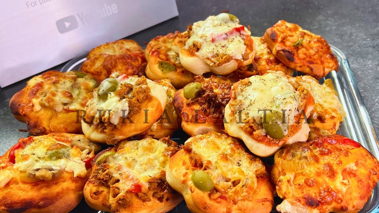 Mini Pizza Recipe //Easy Pizza Recipe without an oven .#minipizza #pizza background