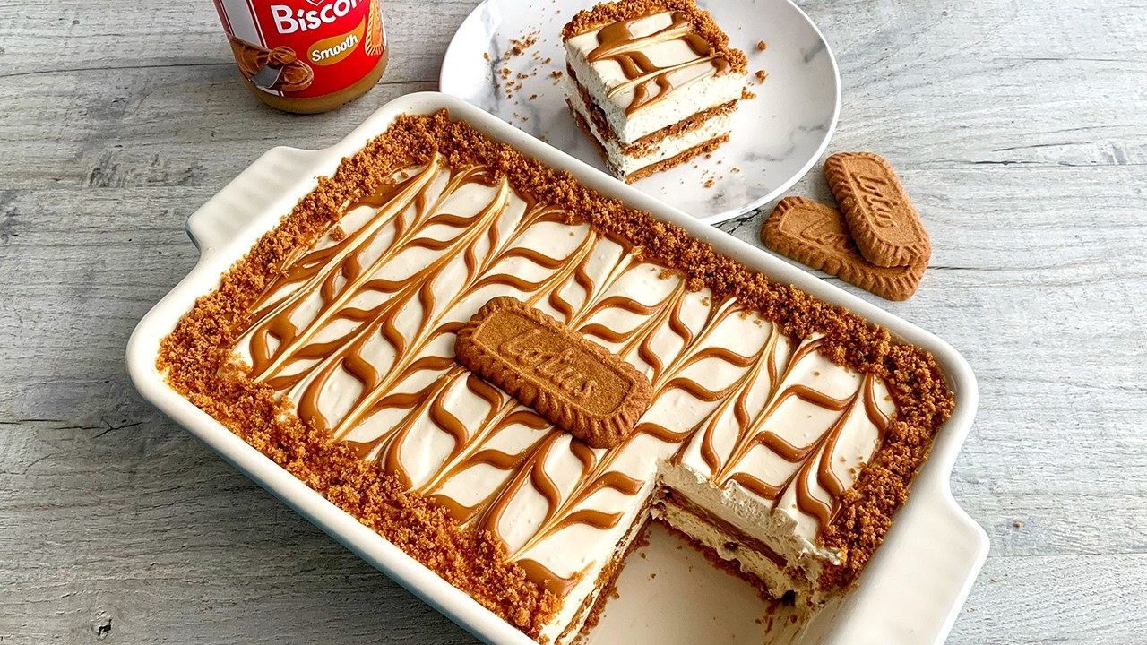 The Best Biscoff Lasagna (EASY) background