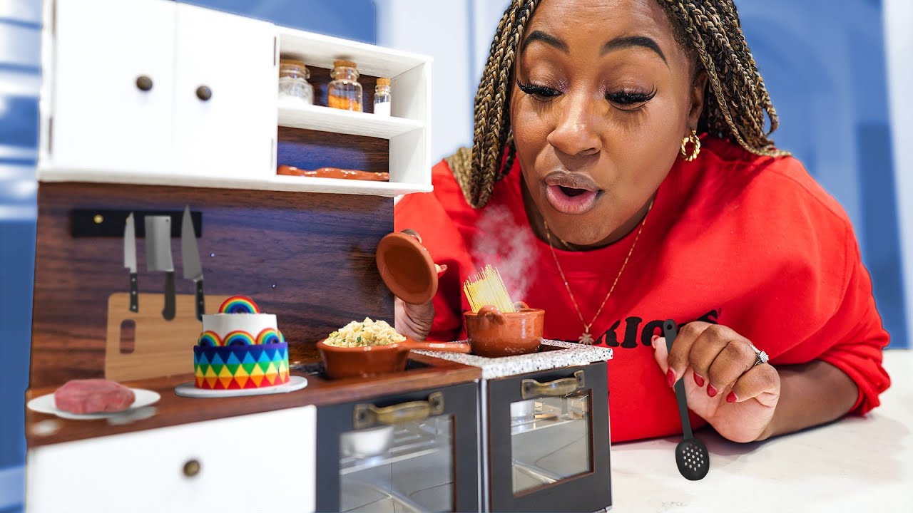 Cooking MINIATURE FOOD for the first time! background
