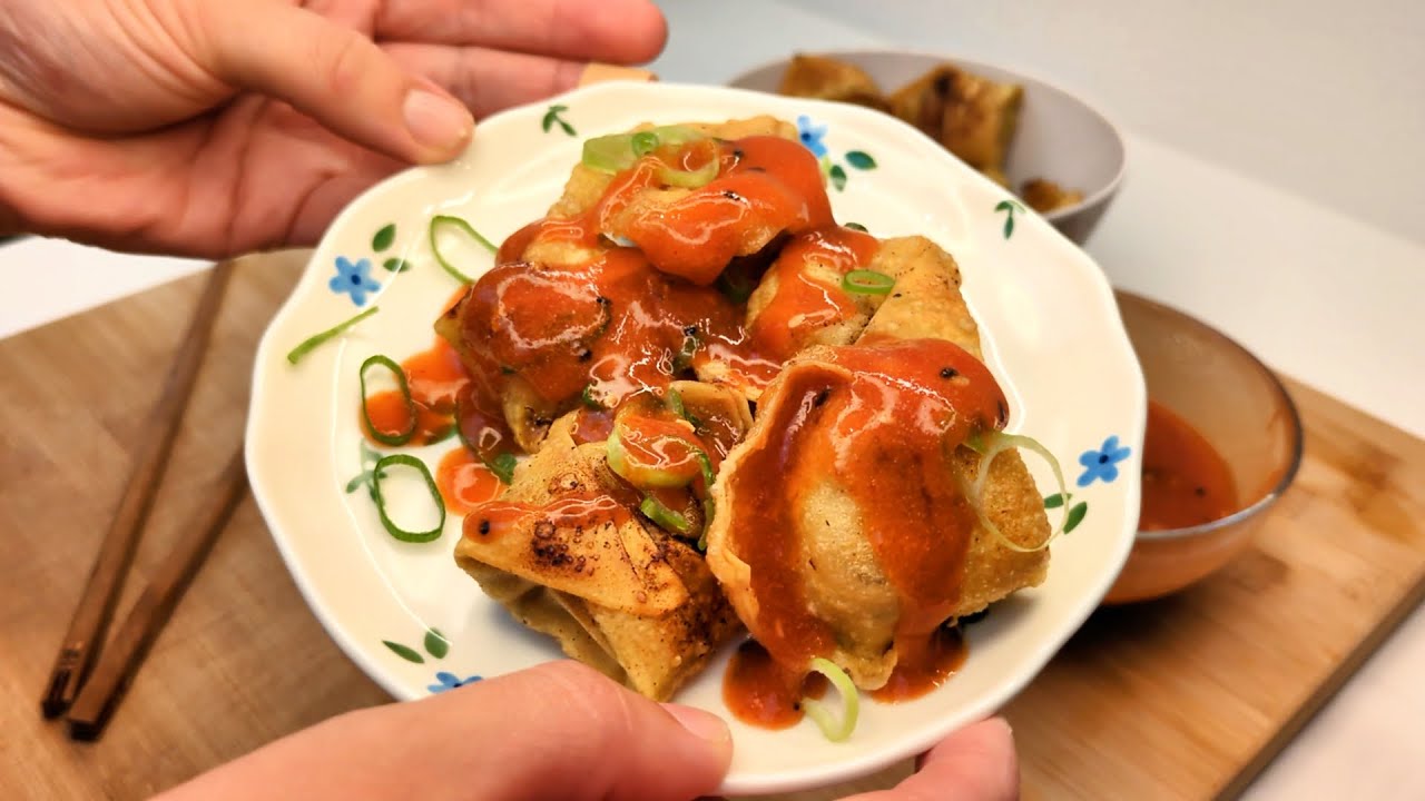 Easy Crispy Chicken Wontons + Spicy Dipping Sauce backdrop