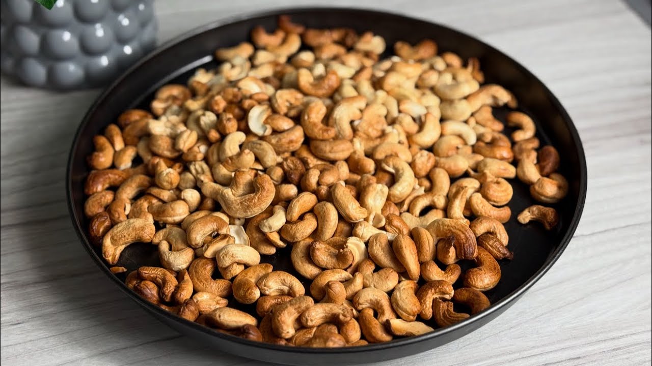 Roasted Cashew Nuts at home in the oven! background