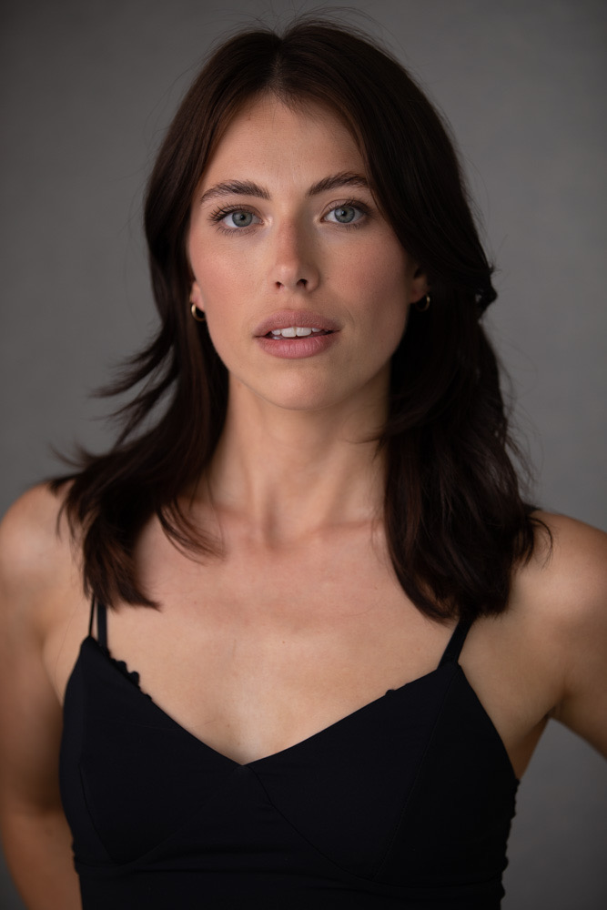 actor Leah White large photo