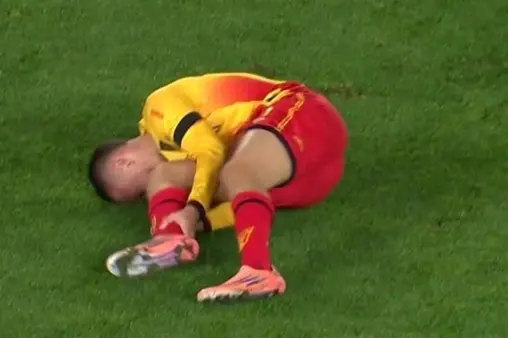 [Highlights] Akintola Mirol violent tackle on Camarda, but referee doesn't blow the whistle