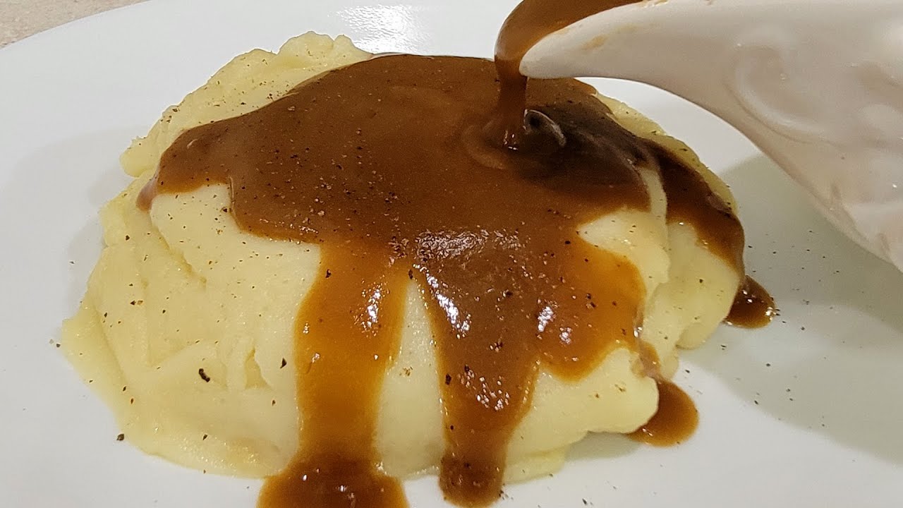 Creamy Mashed Potatoes & Brown Gravy | Thanksgiving side dish recipe