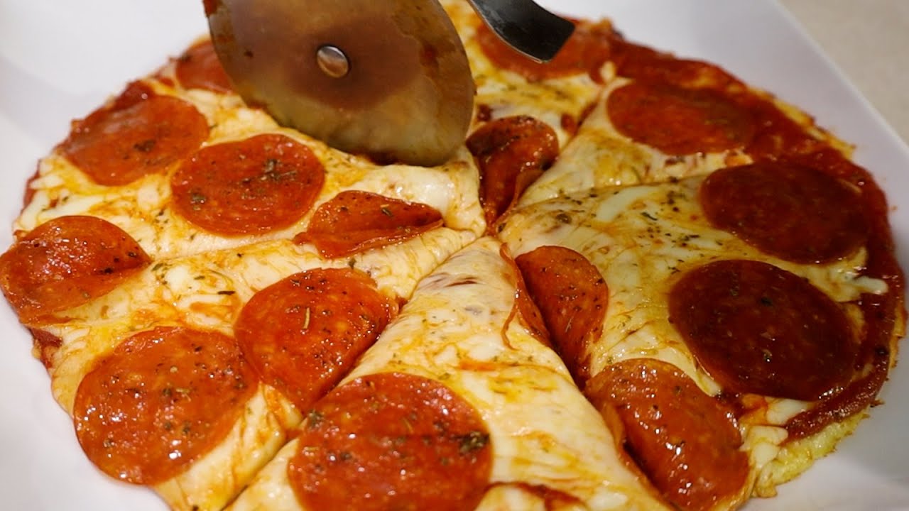 Quick & easy Pizza in frying pan. Delicious! No kneading