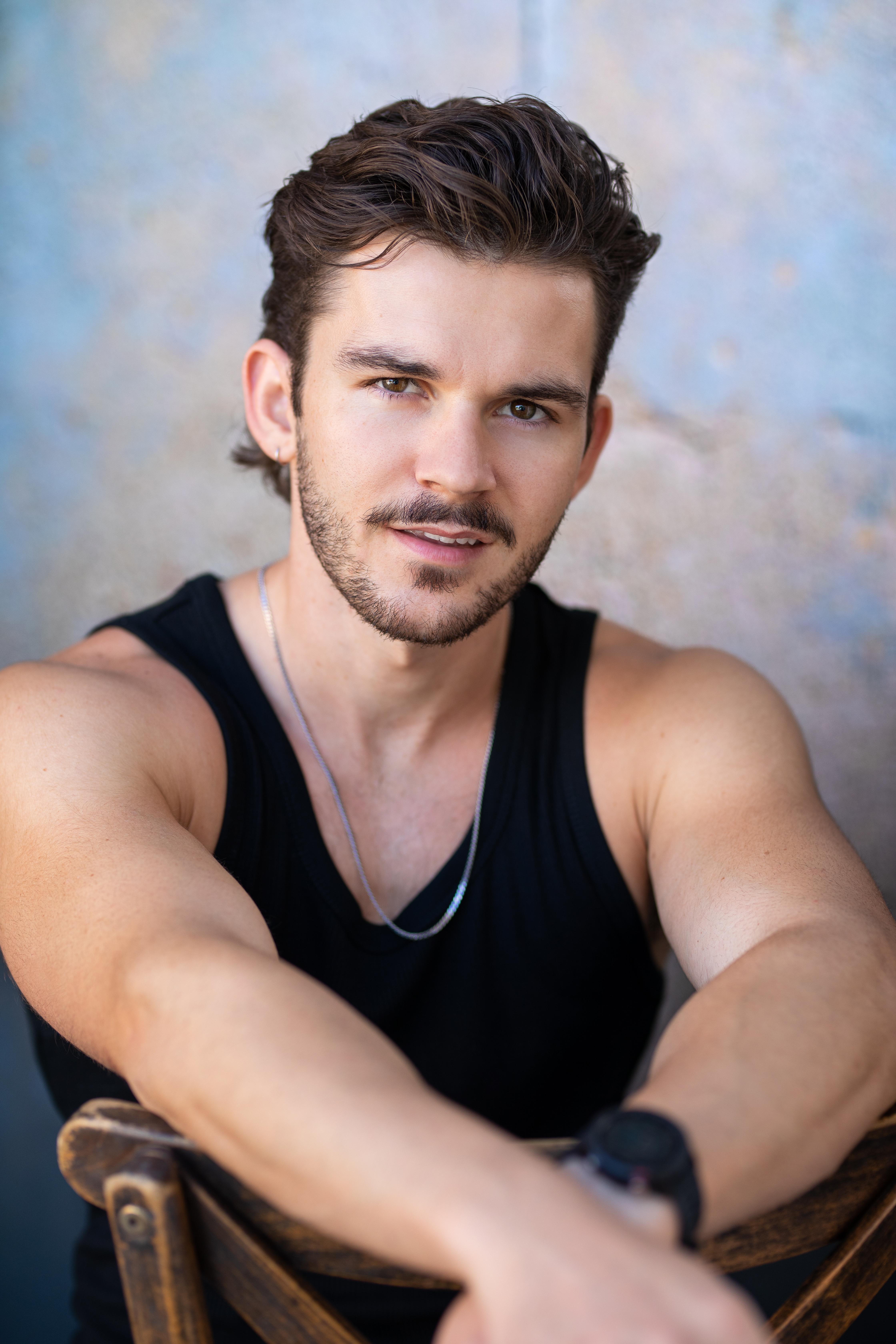 actor Joel Drabble large photo