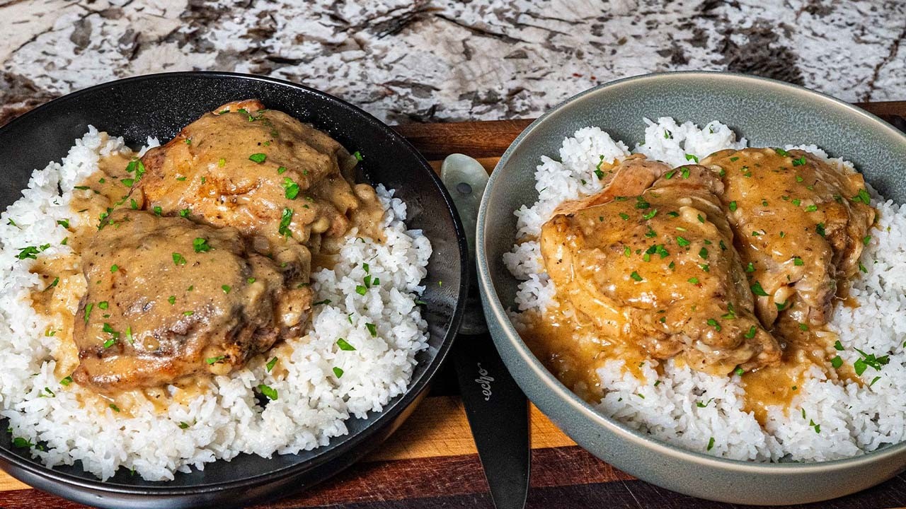 Southern Smothered Chicken Two Ways | Skillet & Instant Pot Method background
