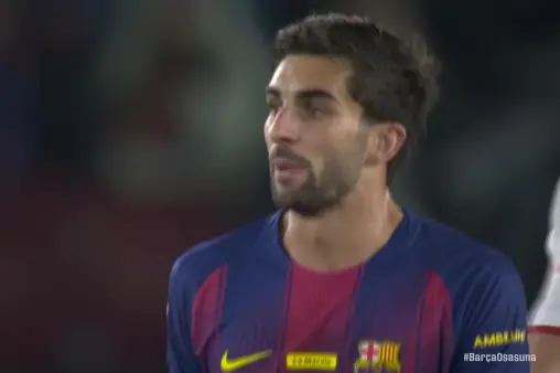 [Highlights] Poor touch! Torres makes a forward run into the box but skies his shot