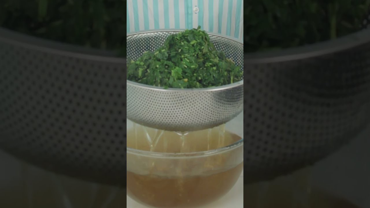 How to blanch spinach perfectly backdrop