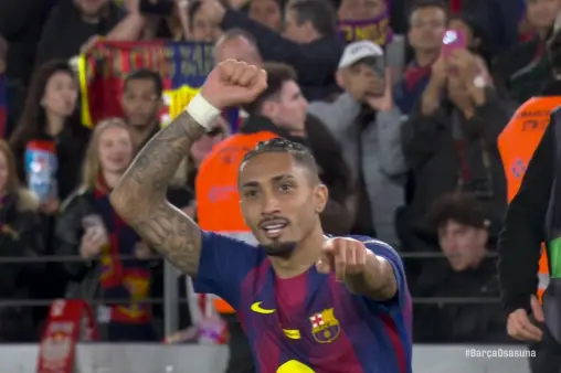 [Goal] Effortless! Opponent's clearance error allows Raphinha to tap into an empty net