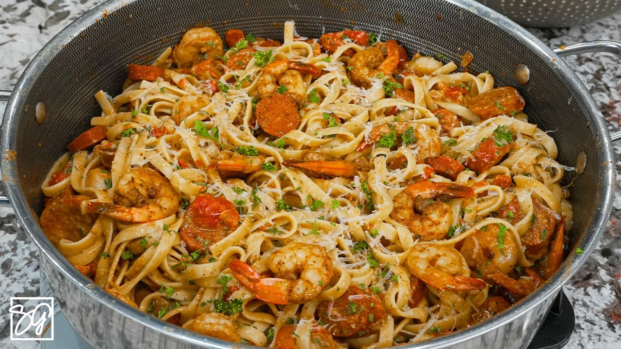 Easy Cajun Shrimp & Sausage Fettuccine background