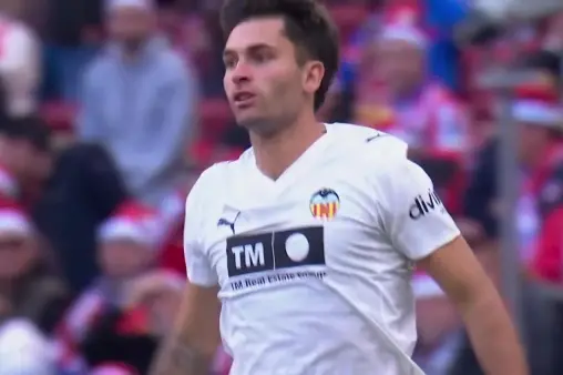 [Highlights] Quick start! Duro intercepts in the frontcourt, chips over Oblak and hits the crossbar