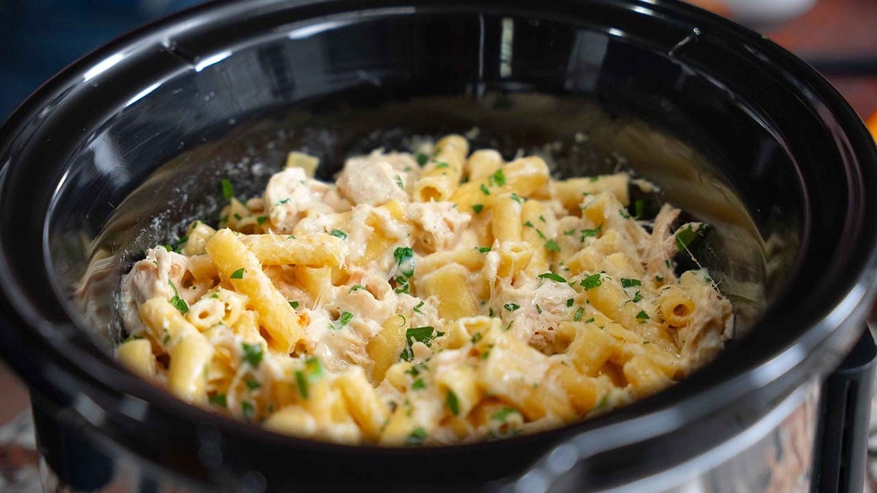 Easy Crockpot Chicken Alfredo | Creamy & Cheesy Slow Cooker Pasta background
