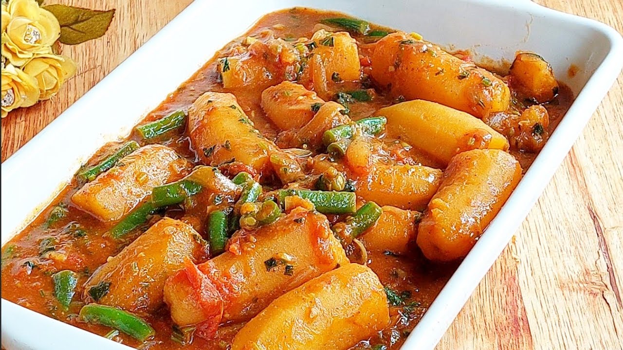 The BEST Green Banana Curry 🇺🇬 | EASIEST Matooke Katogo Recipe #vegetarian #ugandanfood #delicious background