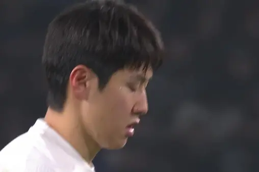 [Highlights] Lee Kang-in attempts a free kick but blasts it over with too much power
