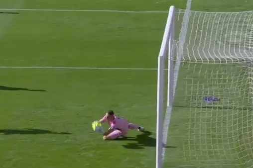 [Highlights] Early scare! Long Dong's header from close range saved by the goalkeeper