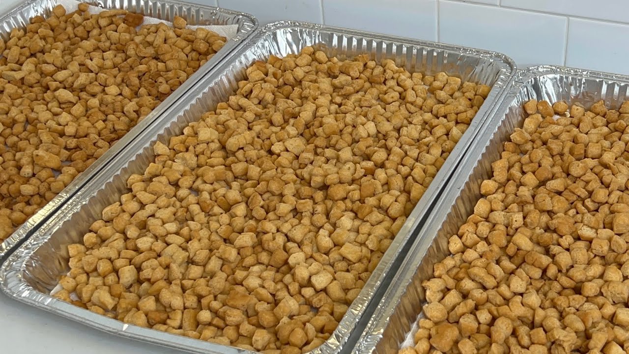 How to make Nigerian Chin Chin ! It doesnât get any better guys! Try this recipe đ background