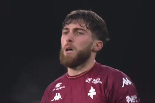 [Goal] Ayoub El Kaabi's backheel pass to Giorgi Chakvetadze, who fires past PSG's goal