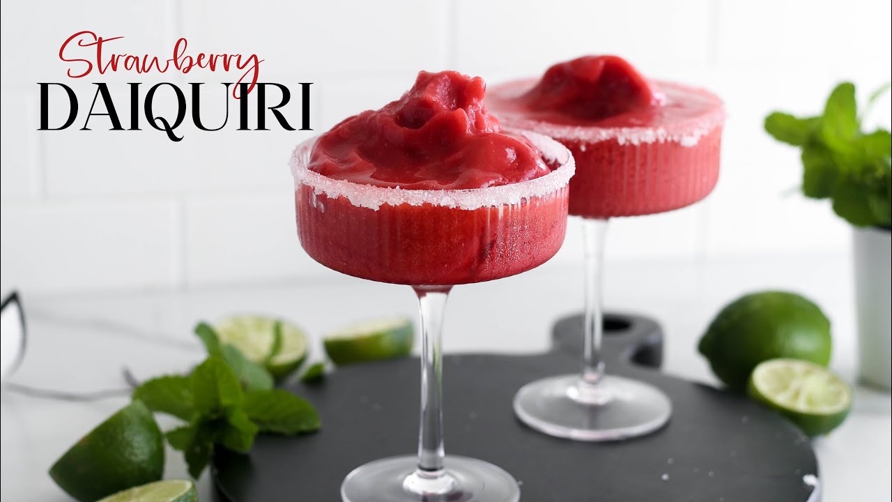 How to make Strawberry Daiquiri // 25 DAYS OF CHRISTMAS RECIPES DAY #2 background